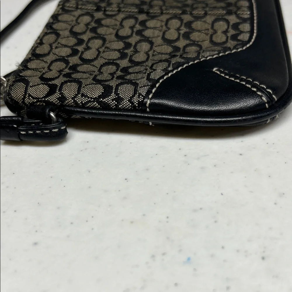 Vintage Coach Elegant Black and Tan Logo Women's Wristlet